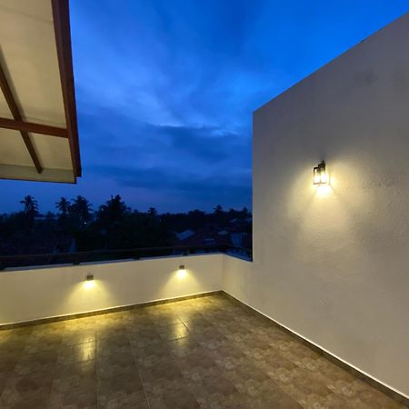 Srimadis Villa Near Airport - نيجومبو المظهر الخارجي الصورة