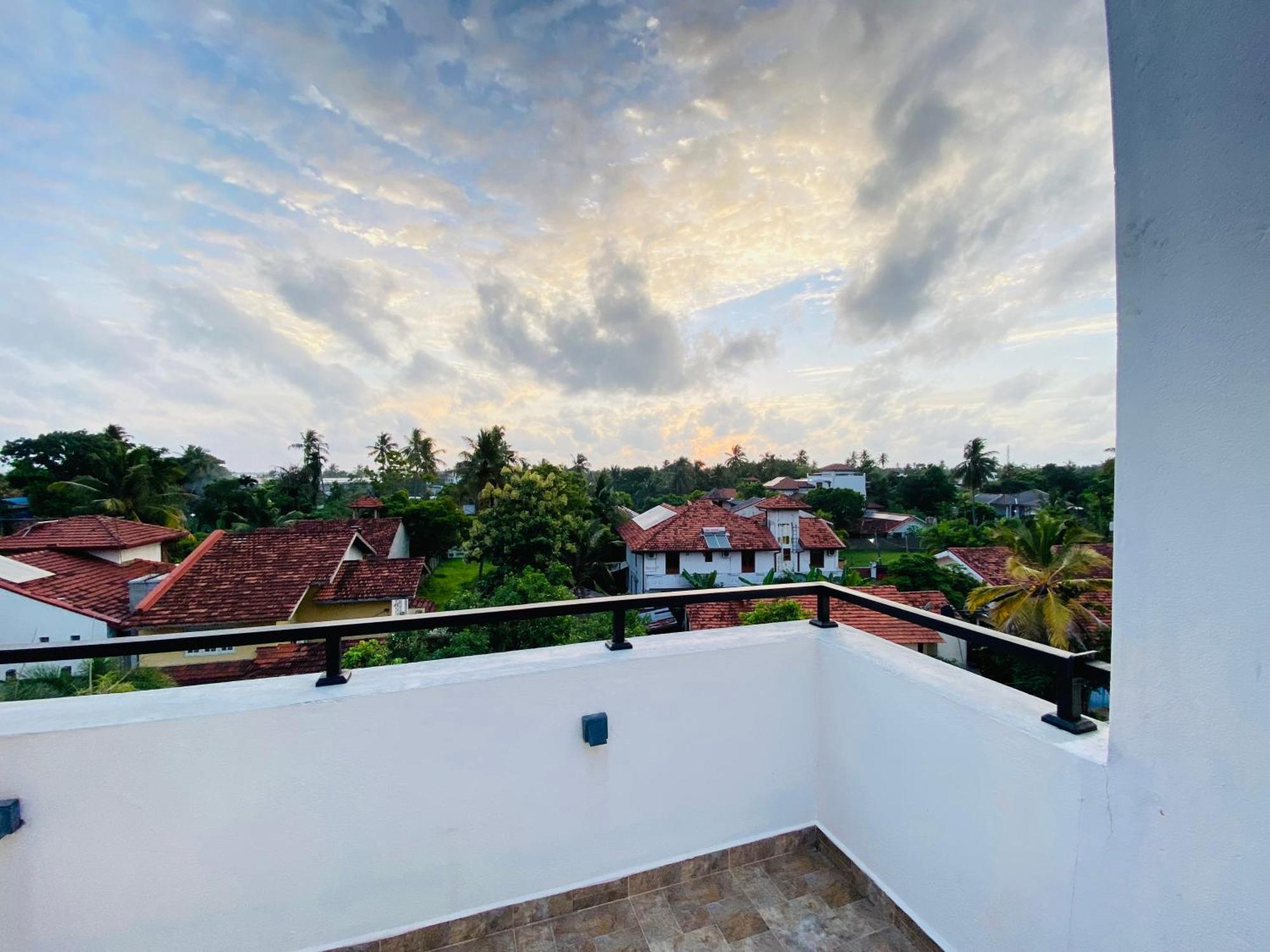 Srimadis Villa Near Airport - نيجومبو المظهر الخارجي الصورة